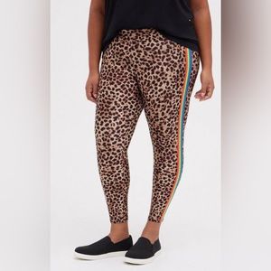 NWT! Full Length Signature Waist Liquid Legging Torrid 2. animal/rainbow print.